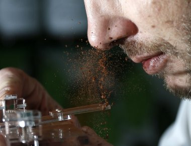 Ο αμερικανικός οργανισμός φαρμάκων προειδοποιεί για την σοκολάτα που «σνιφάρεται» (φωτό)